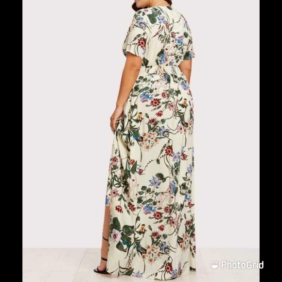 ❌SOLD❌ Split ButtonUp Front Floral Dress - Picture 2 of 16